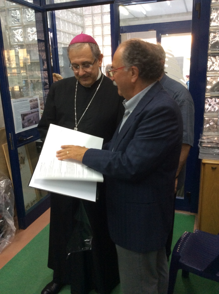 Mons Bresciani riceve catalogo
