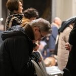 La lavanda dei piedi e la Cena: i due volti del Giovedì santo
